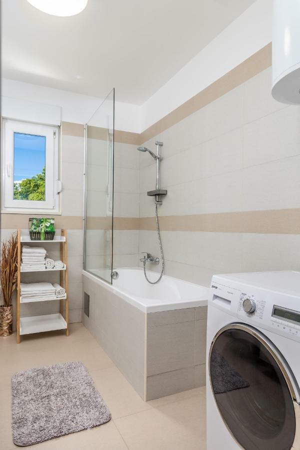 Luxury Apartment La Es Marcelji Exterior photo